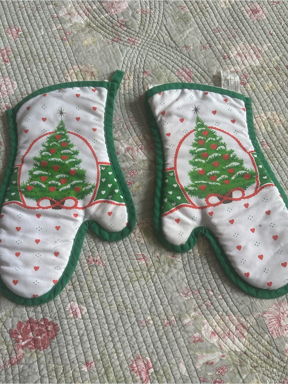 Festive Green Christmas Tree Oven Mitts - Unbranded
